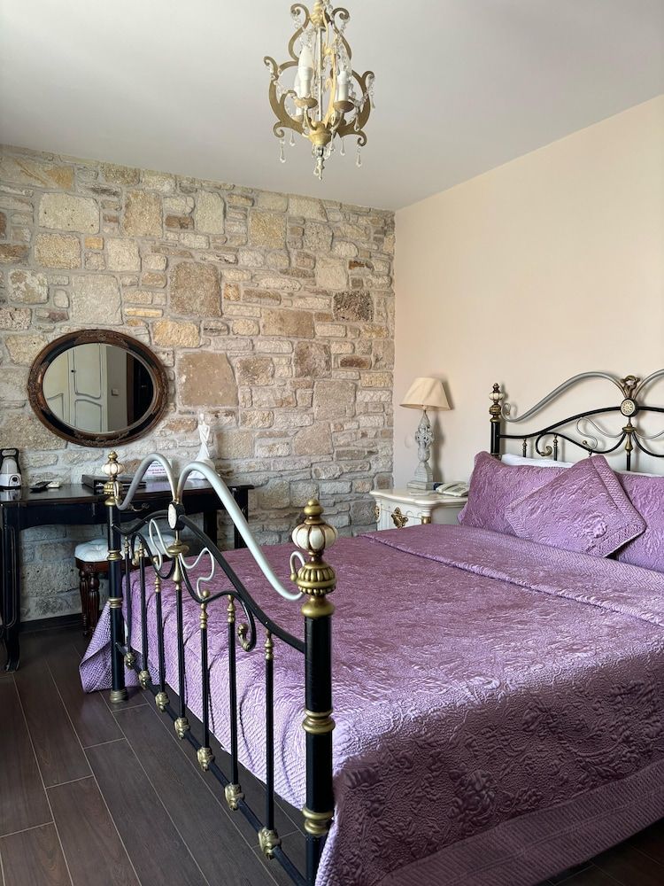 Griffon Boutique Hotel - Boutique Class Deluxe Double or Twin Room (Single Use) 5