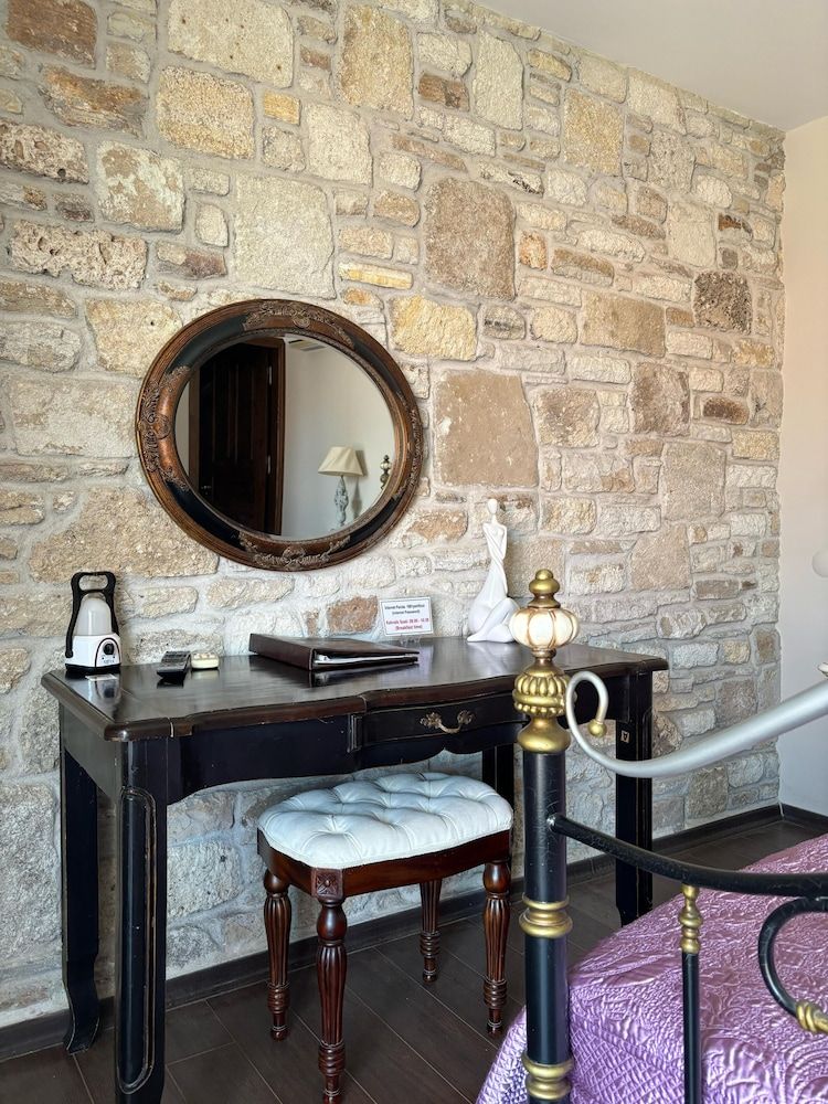 Griffon Boutique Hotel - Boutique Class Deluxe Double or Twin Room (Single Use) 13