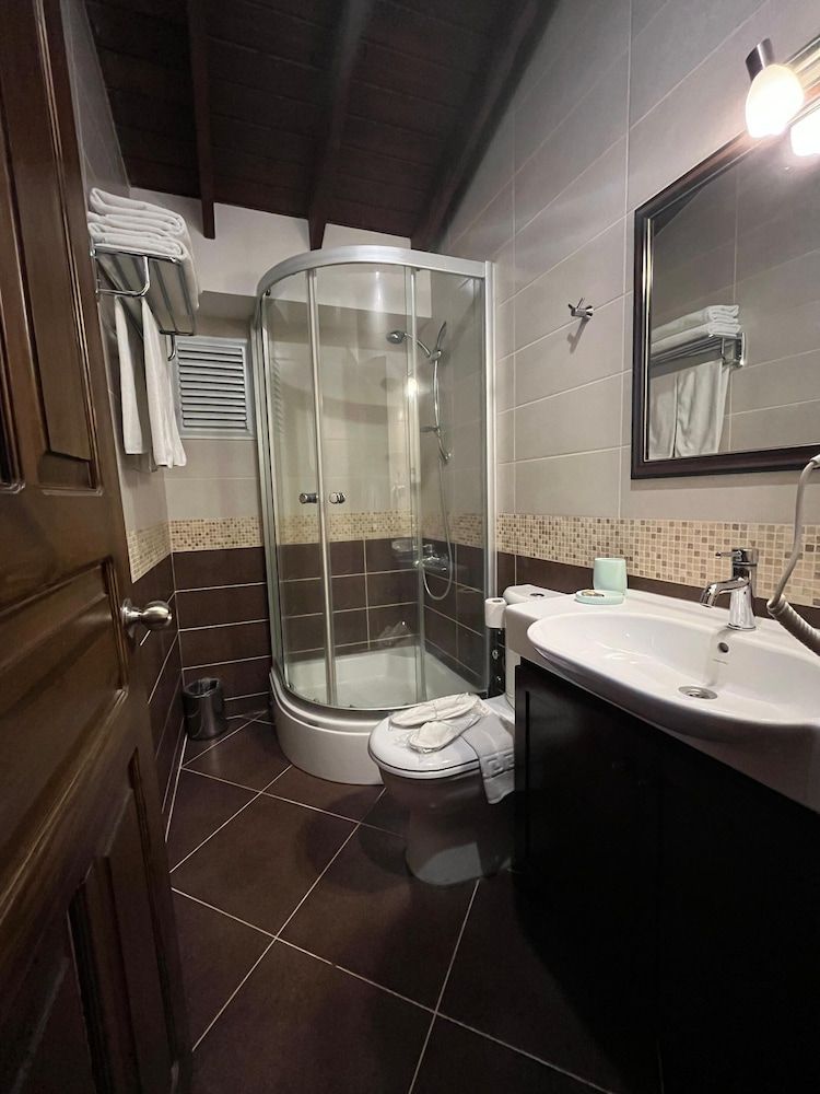 Griffon Boutique Hotel - Boutique Class Economy Double or Twin Room 4