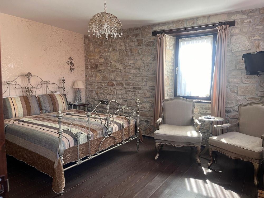 Griffon Boutique Hotel - Boutique Class Deluxe Double or Twin Room (Single Use) 6