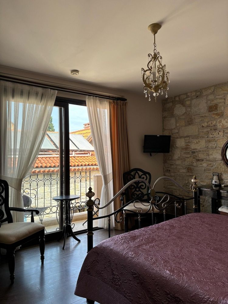 Griffon Boutique Hotel - Boutique Class Deluxe Double or Twin Room (Single Use) 14