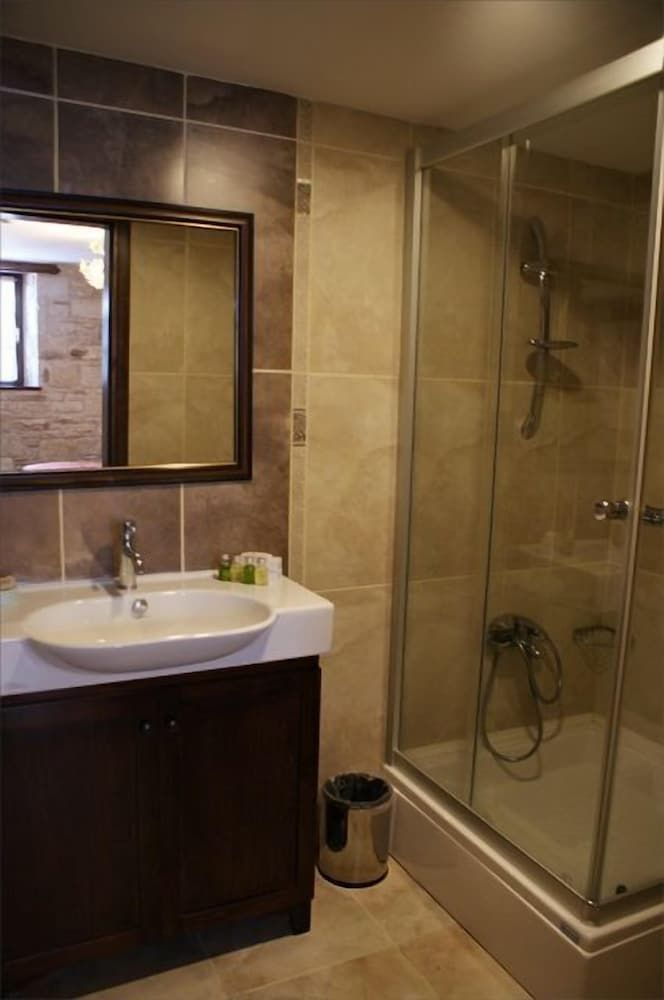 Griffon Boutique Hotel - Boutique Class Deluxe Double or Twin Room (Single Use) 12