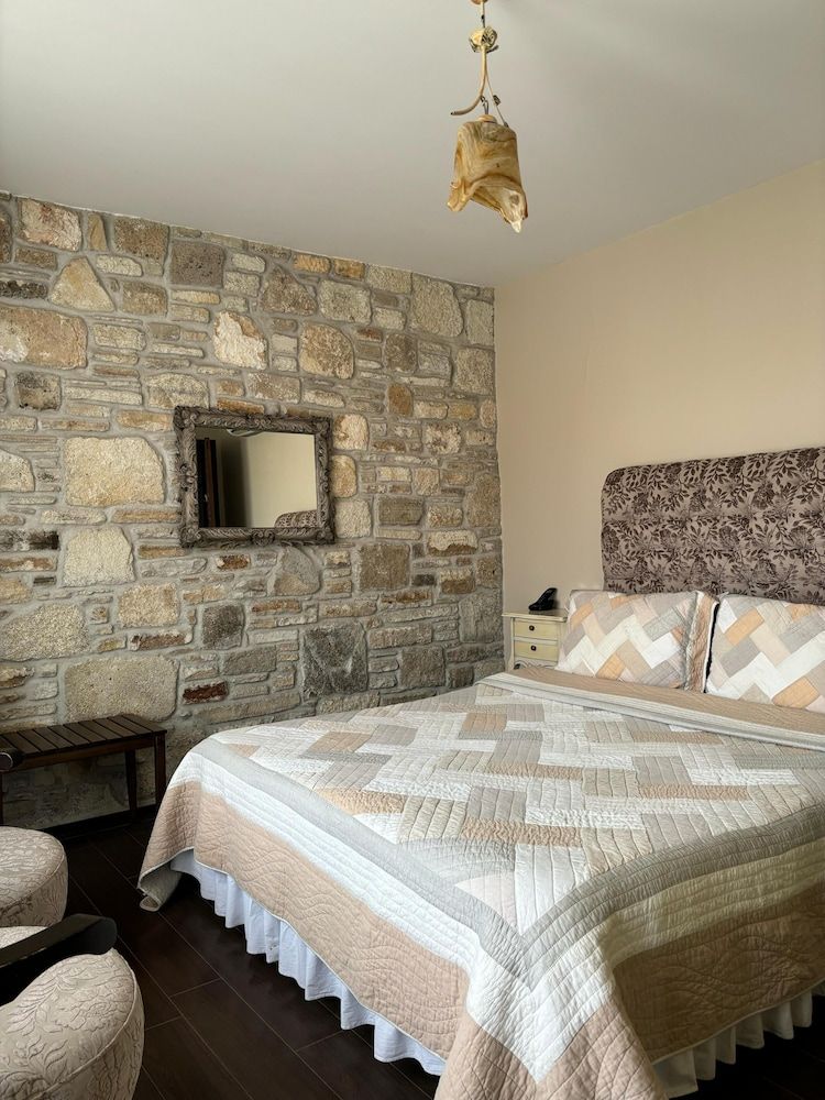 Griffon Boutique Hotel - Boutique Class Deluxe Double or Twin Room (Single Use) 7