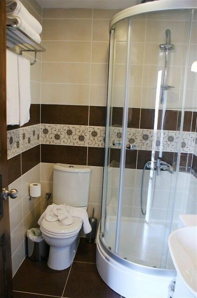 Griffon Boutique Hotel - Boutique Class Deluxe Double or Twin Room (Single Use) 10