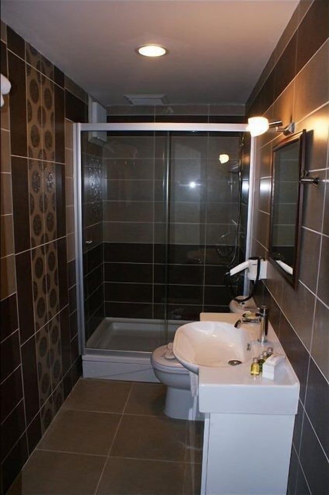 Griffon Boutique Hotel - Boutique Class Deluxe Double or Twin Room (Single Use) 11