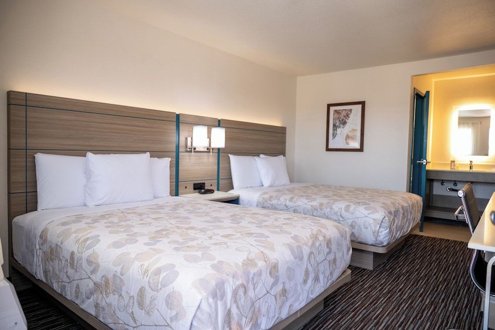 Lemon Heights Inn Queen/Queen, Shower