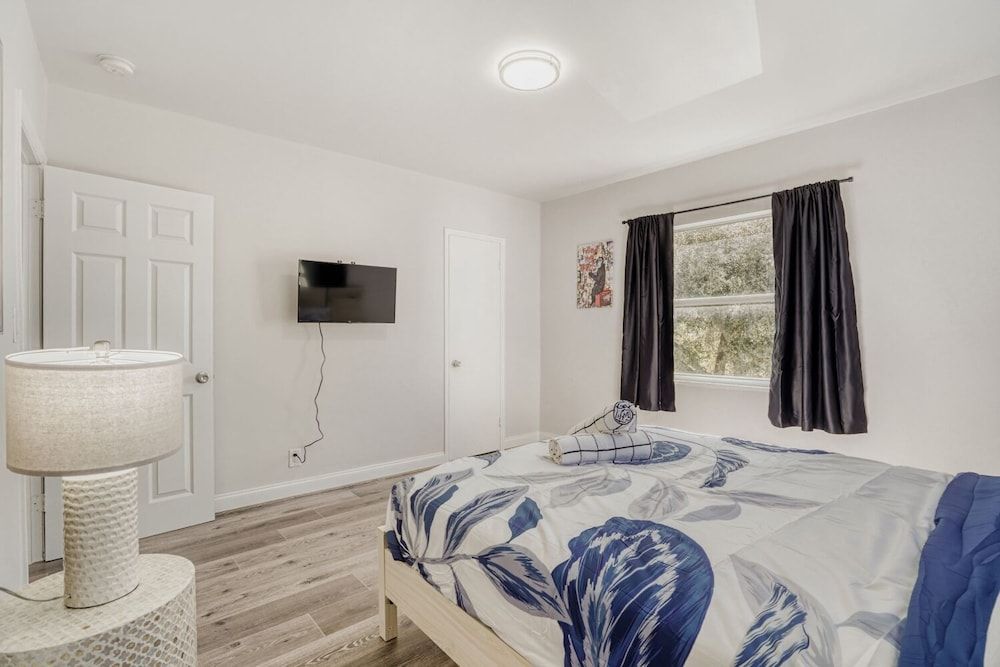 Lauderdale Breeze Villas Deluxe Apartment, City View 3