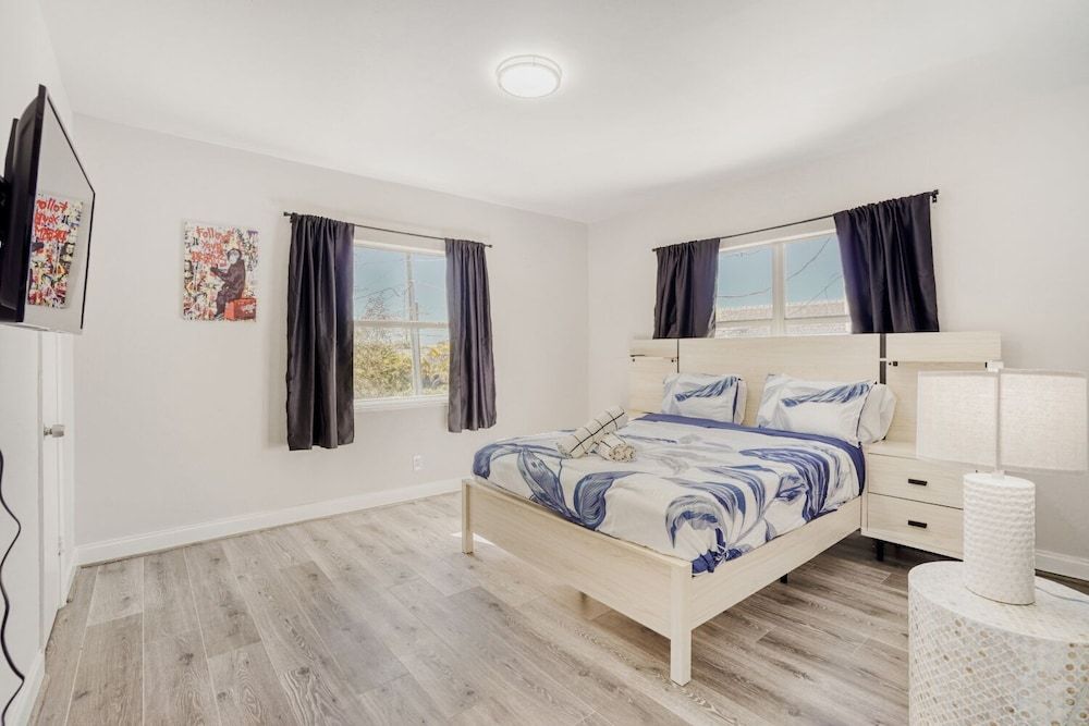 Lauderdale Breeze Villas Deluxe Apartment, City View 2