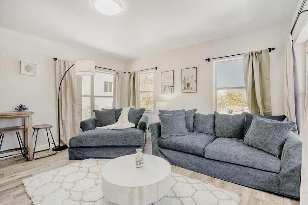 Lauderdale Breeze Villas Deluxe Apartment, City View 12