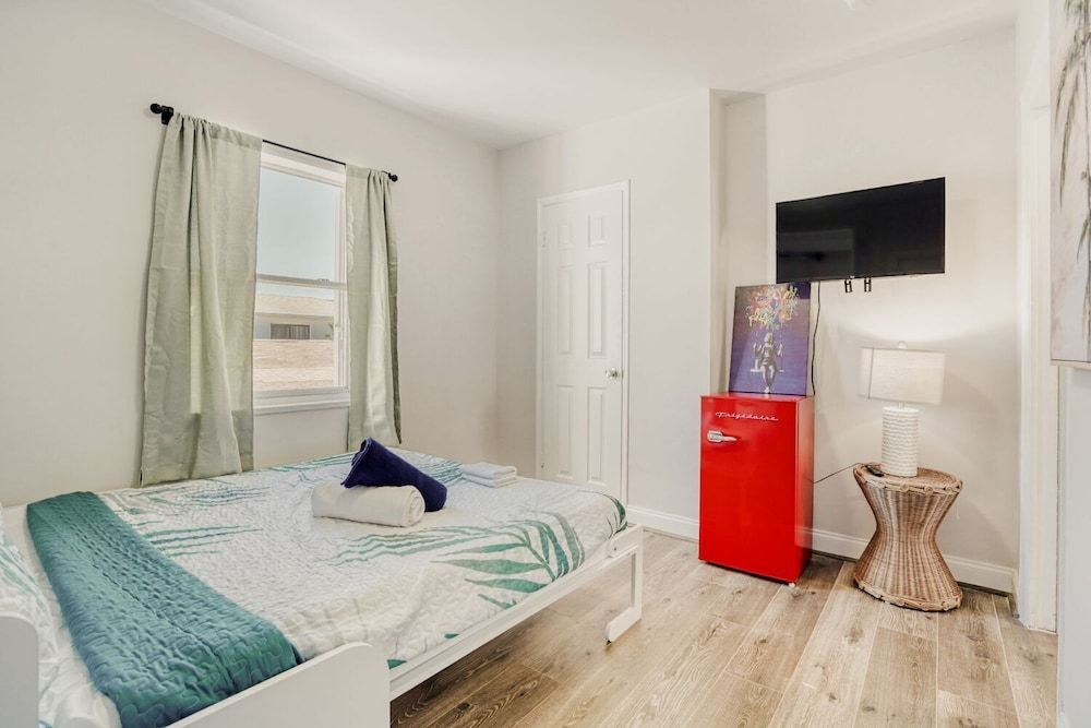 Lauderdale Breeze Villas Luxury Apartment, City View 8