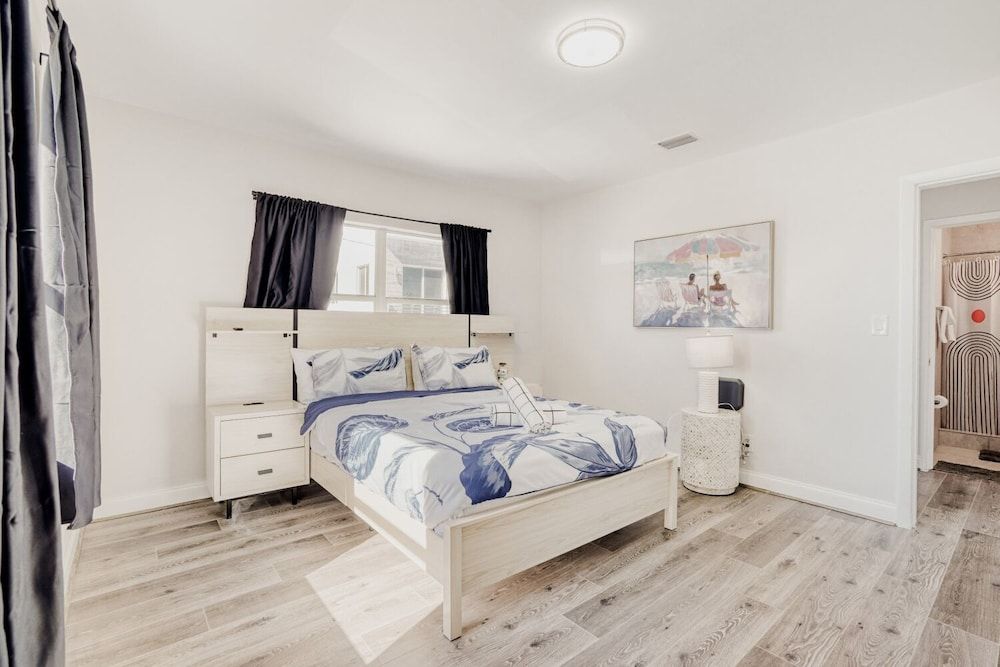 Lauderdale Breeze Villas Deluxe Apartment, City View 6