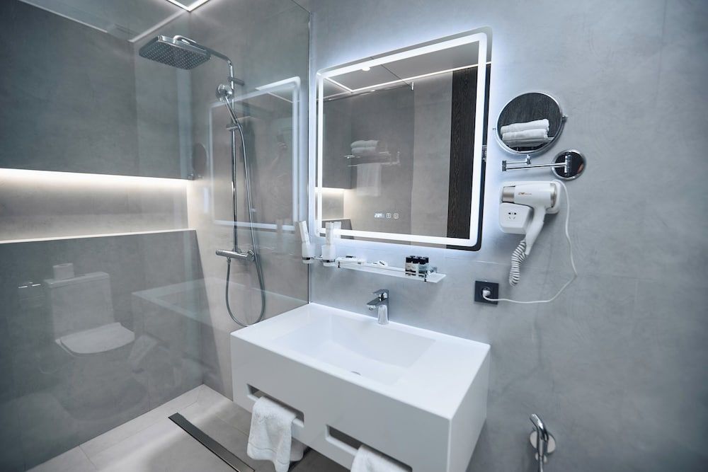 Rio Hotel Deluxe Double Room, Courtyard View 9