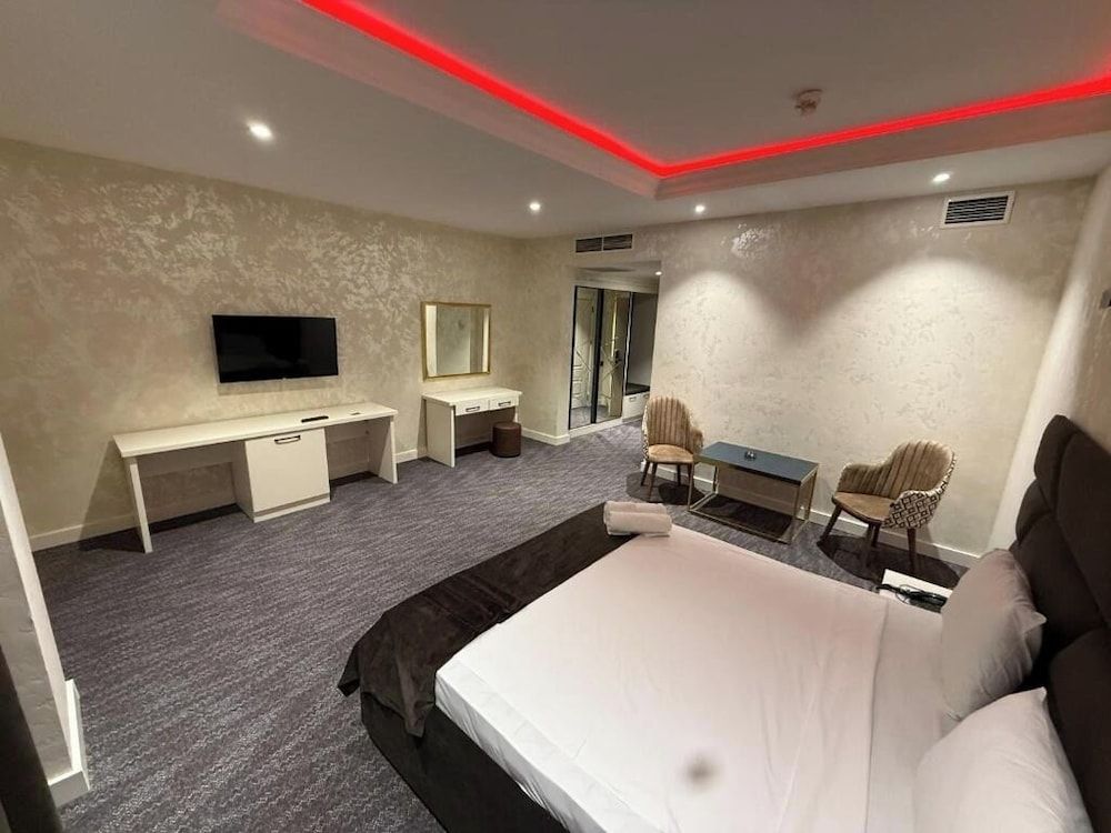 Black Mont Inn Deluxe Double Room, City View 12