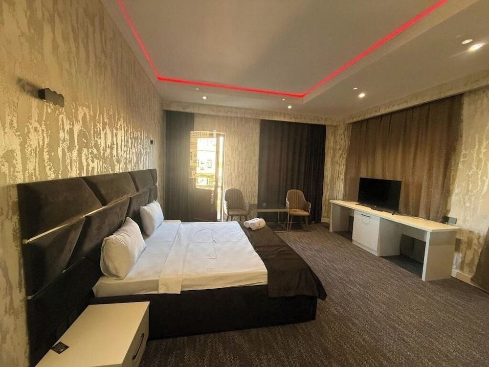 Black Mont Inn Deluxe Double Room, City View 8