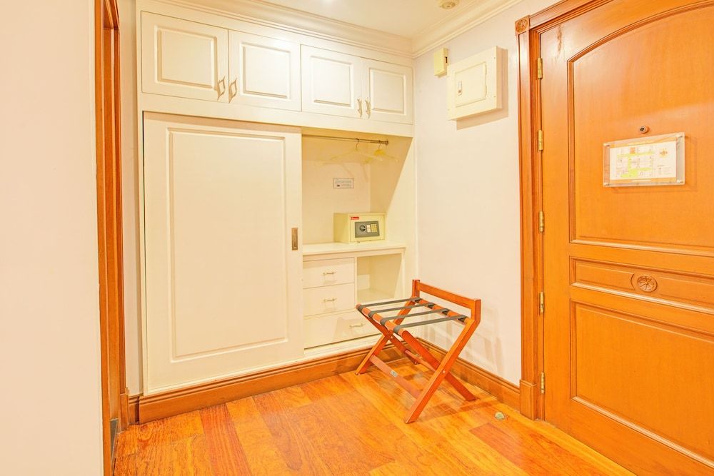 Townhouse Oak VIP Suites, Evangelista Makati Manila Deluxe Double Room 6