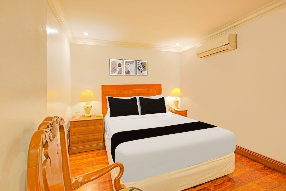 Townhouse Oak VIP Suites, Evangelista Makati Manila Deluxe Double Room