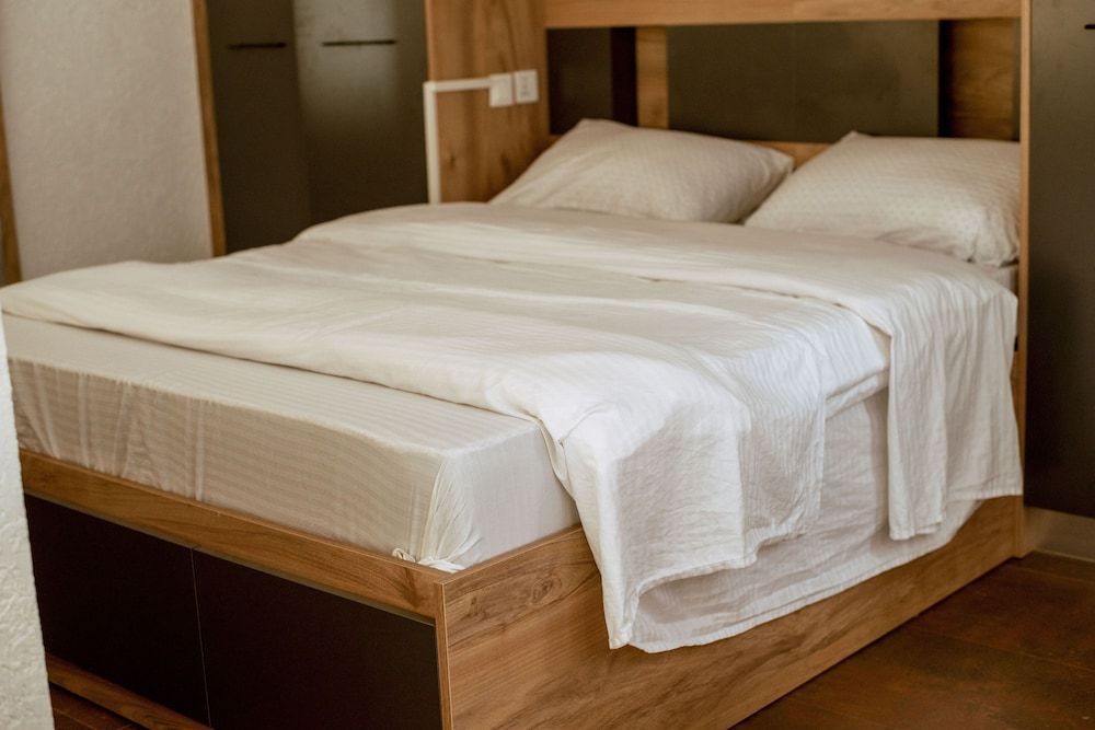 Vista Heights Residence Deluxe Double Room, 1 Bedroom, City View, Garden Area 5