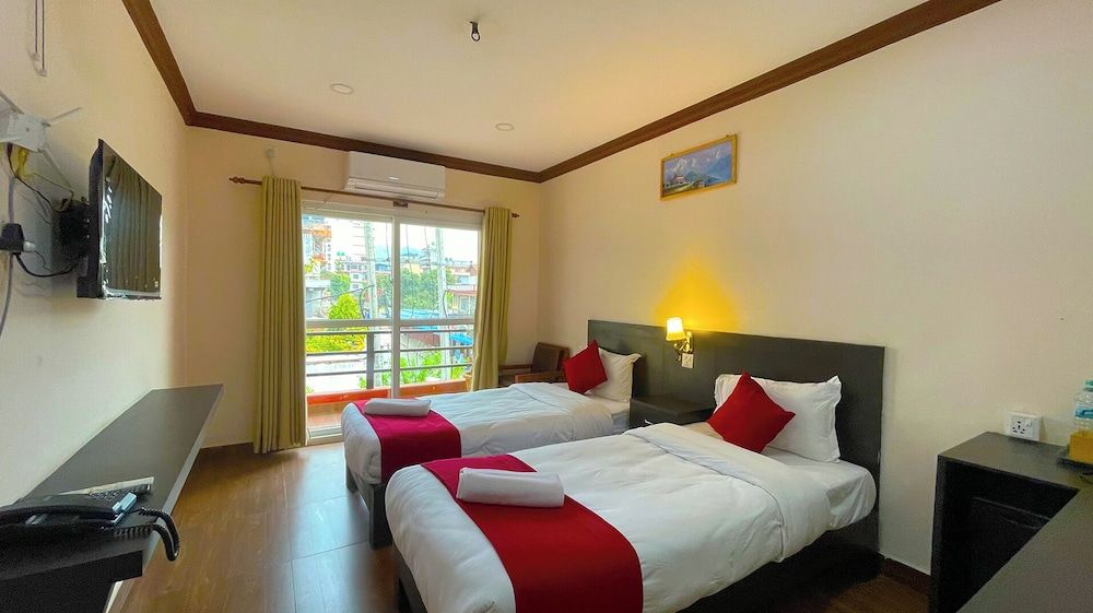 Hotel Juju Deluxe Double or Twin Room, Balcony, City View 2