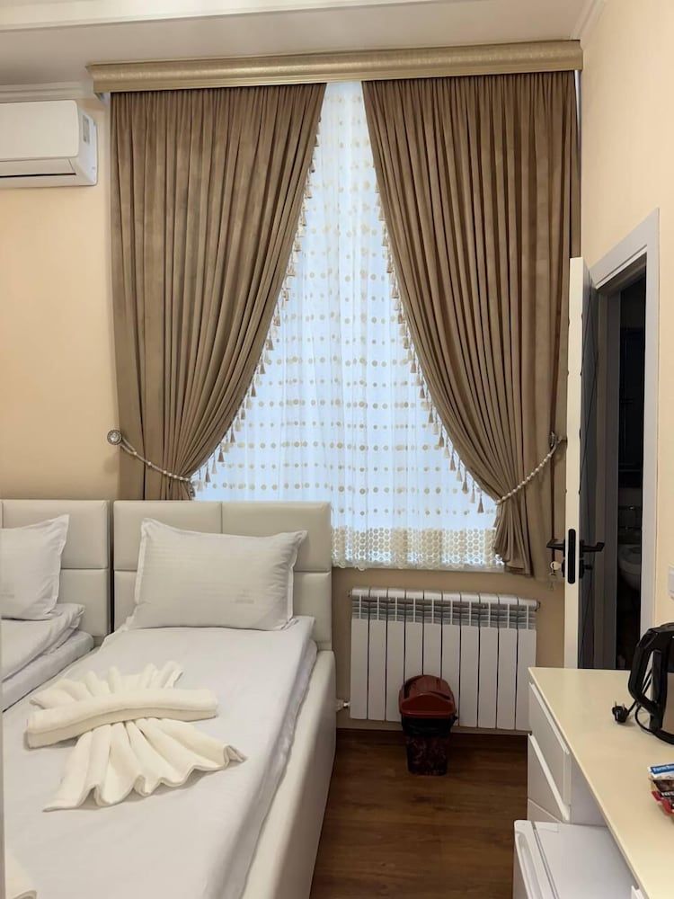 UMMU ROHAT Standard Twin Room 12