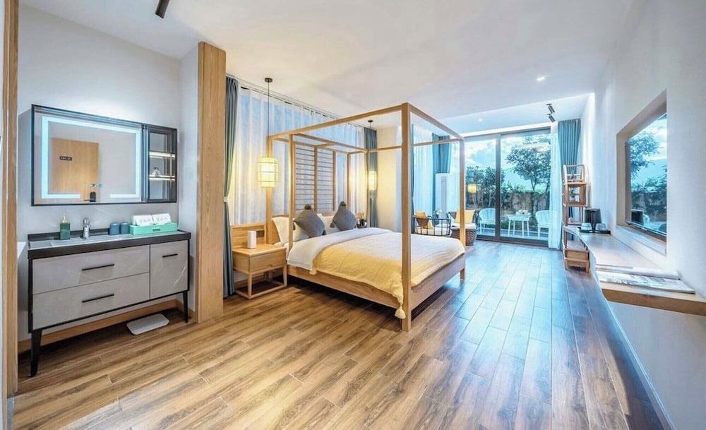 Dali Nanshenan Seaview Resort Villa Senior Double Room, Patio, Garden View