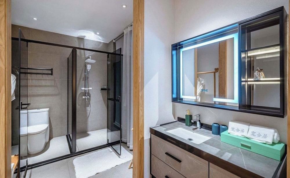 Dali Nanshenan Seaview Resort Villa Senior Double Room, Patio, Garden View 4