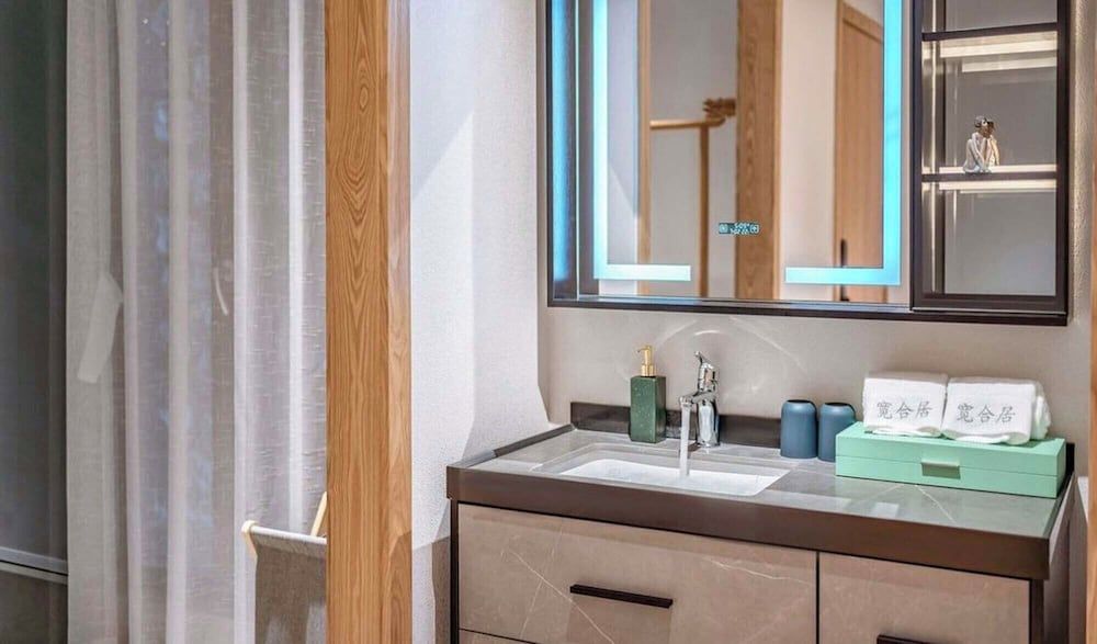 Dali Nanshenan Seaview Resort Villa Senior Double Room, Patio, Garden View 3