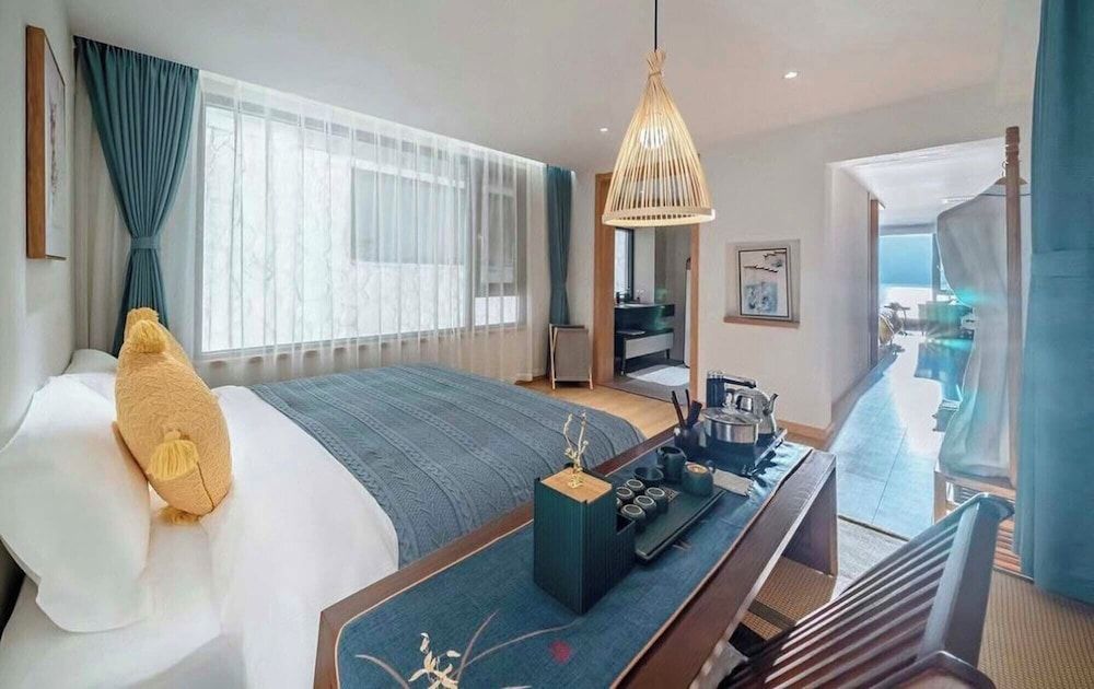 Dali Nanshenan Seaview Resort Villa Family Suite, Sea View 2