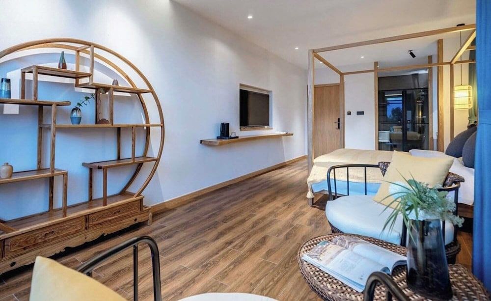 Dali Nanshenan Seaview Resort Villa Senior Double Room, Patio, Garden View 7