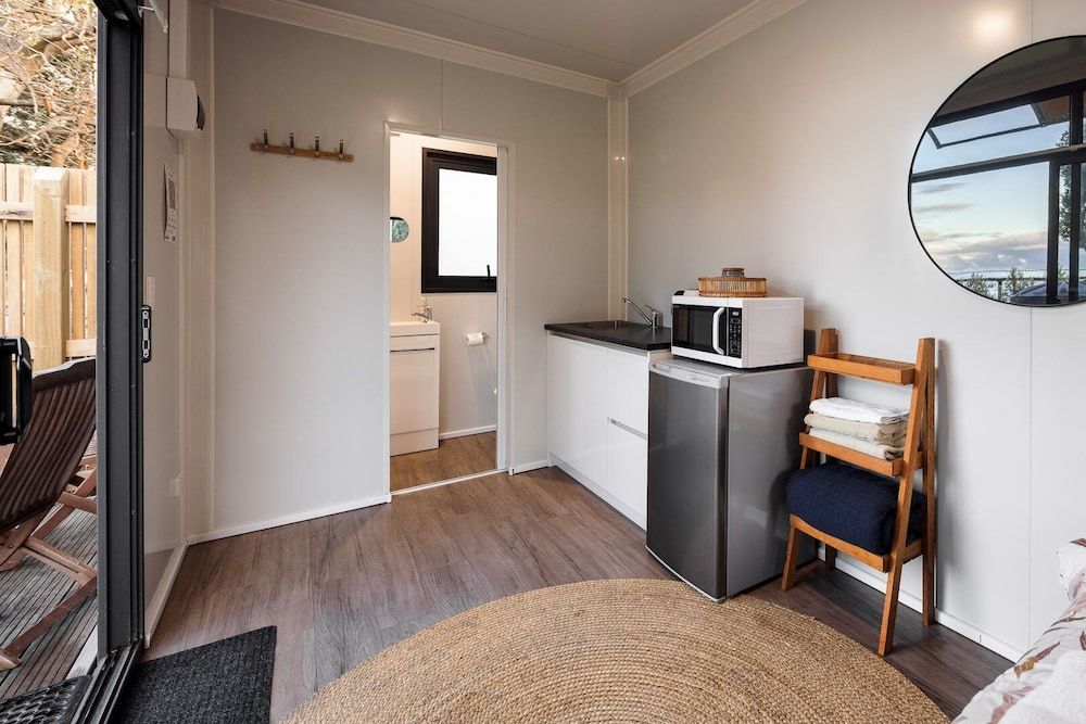 Tatapouri Retreat - Glamping Podlifes Cabin, Private Bathroom 3