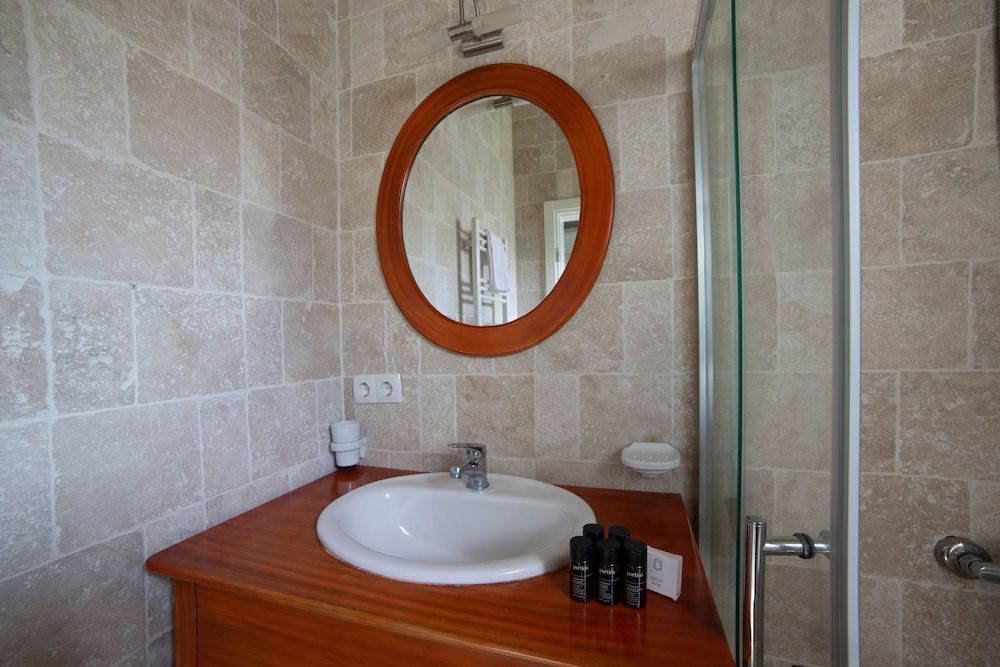 Vinifera Vineyards Hotel Executive Suite 7