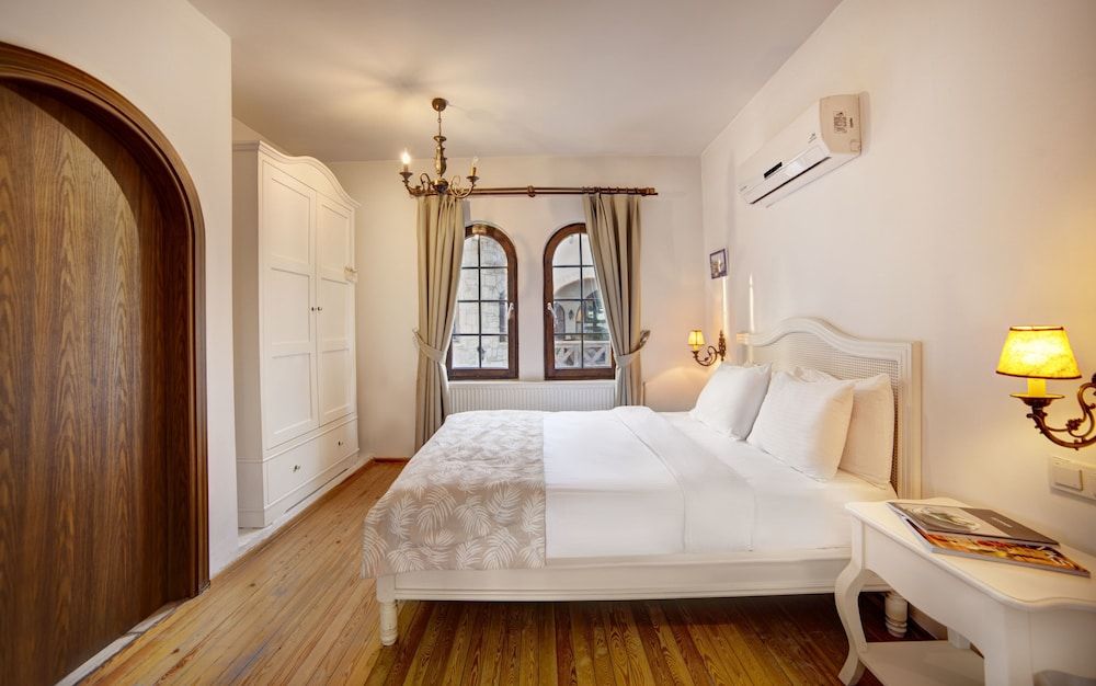 Vinifera Vineyards Hotel King Suite