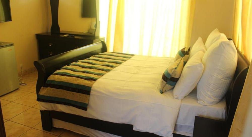 Zholela lodge Deluxe Double Room 2