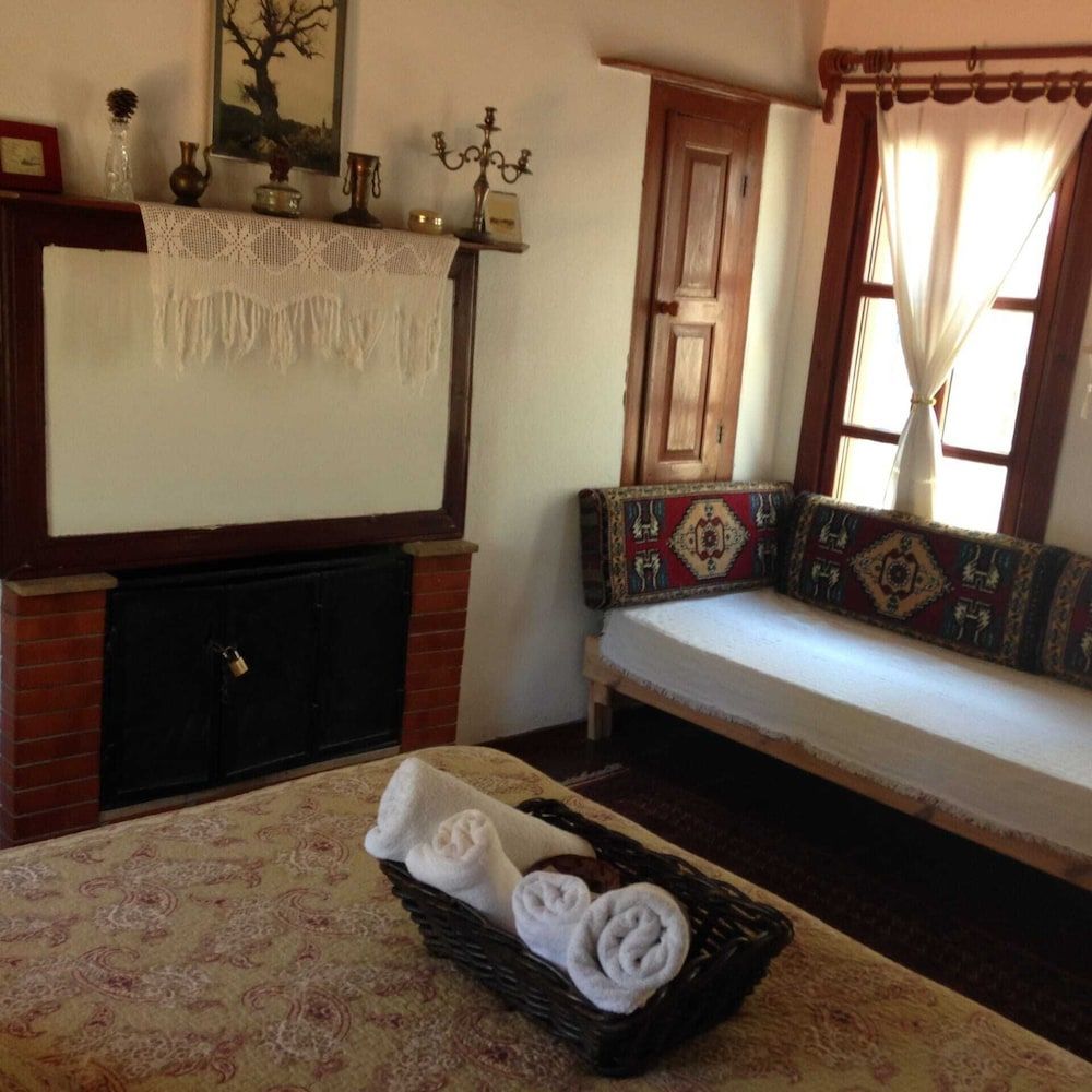 Meglen Konak Family Room