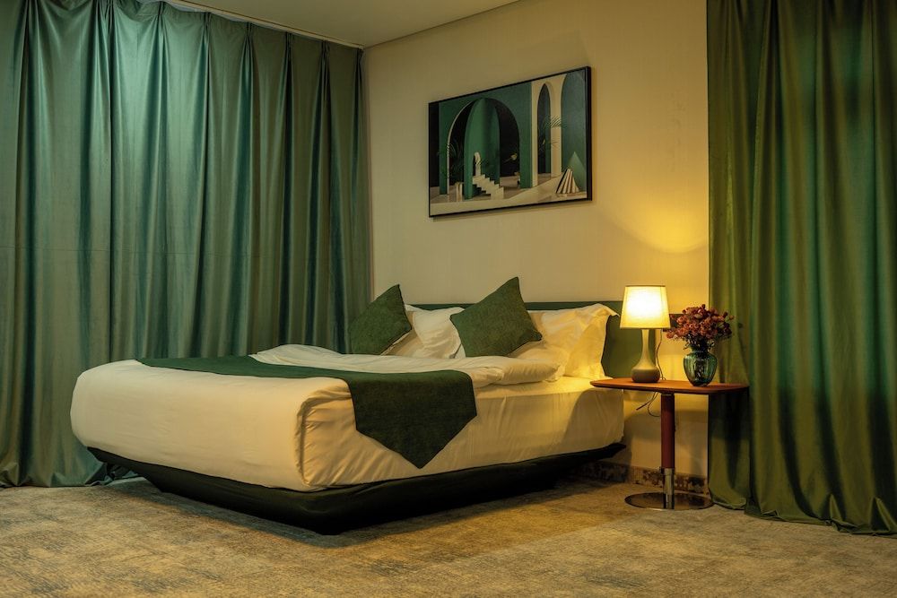 MSInternational Hotel Superior Double Room, 1 King Bed 2