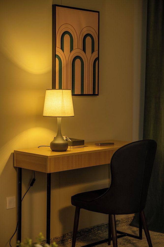 MSInternational Hotel Superior Double Room, 1 King Bed 7