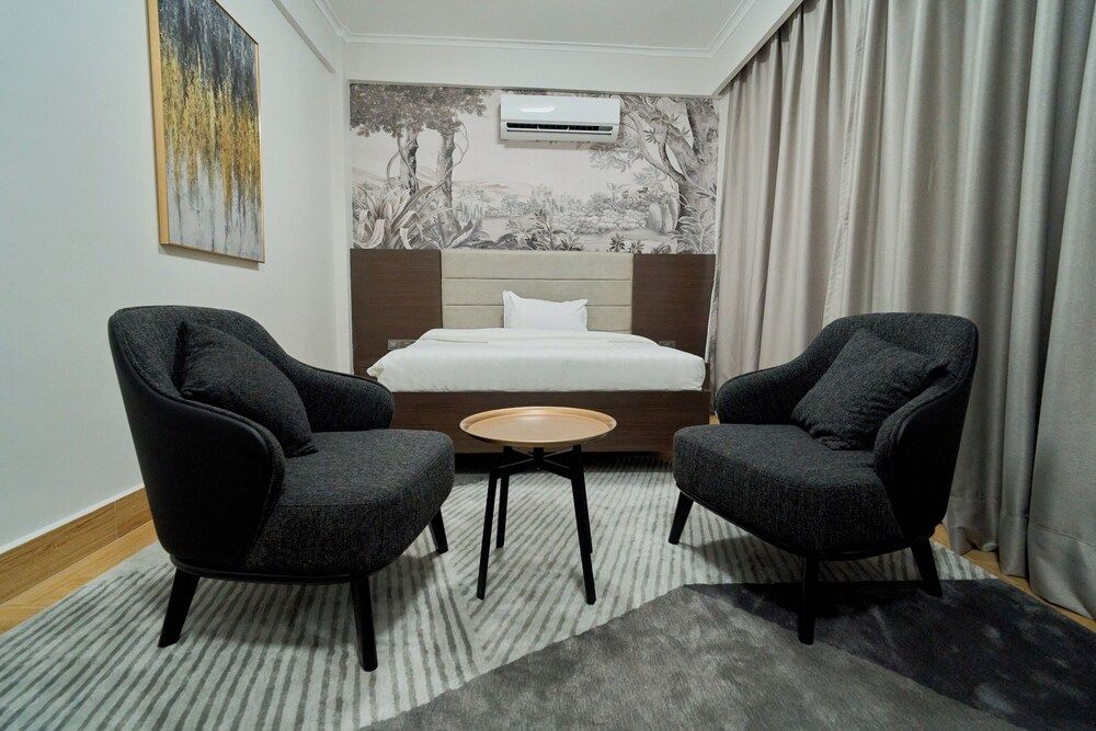 Belmond Hotel Deluxe Suite, Balcony, City View 2