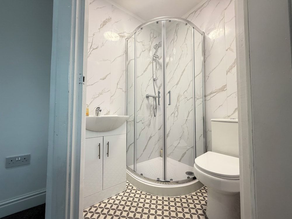 Ensuite Rooms Near Heathrow Classic Double Room, Non Smoking, Private Bathroom 4