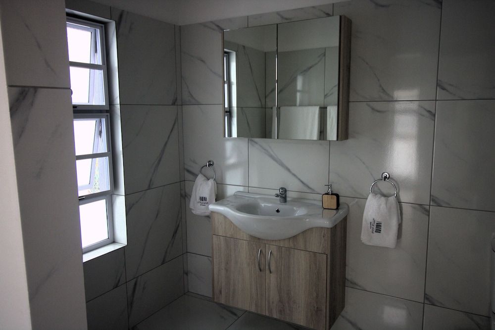 Little Bush Guesthouse Deluxe Double or Twin Room 2