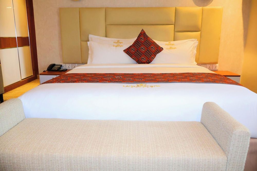 URBAN PARK SUITES HOTEL Deluxe Room, 1 King Bed, City View 3