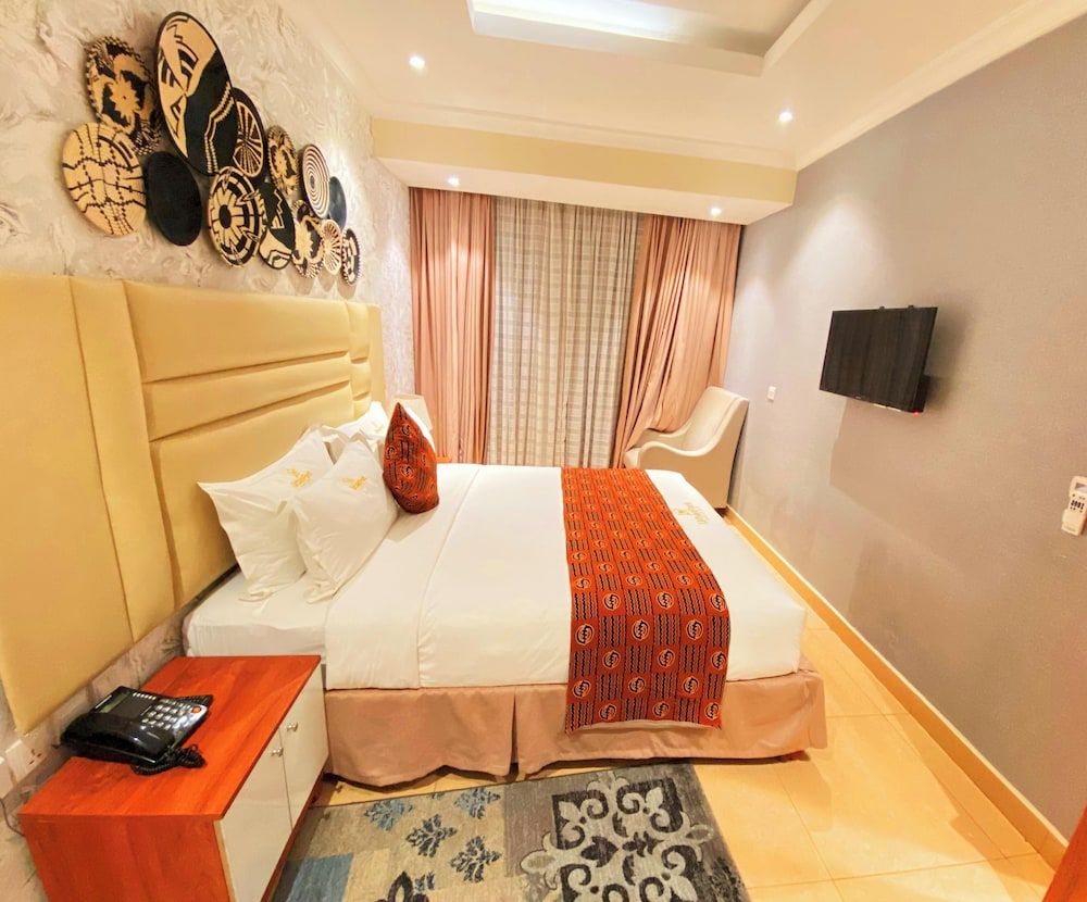 URBAN PARK SUITES HOTEL Junior Suite, 1 King Bed, City View 3