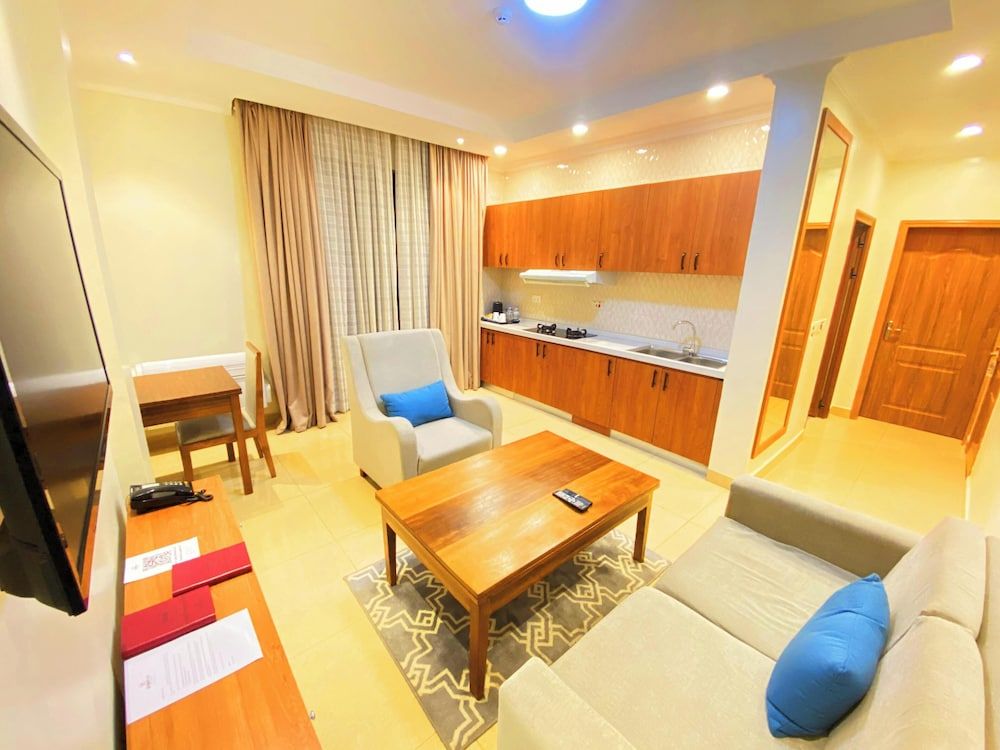 URBAN PARK SUITES HOTEL Junior Suite, 1 King Bed, City View 9