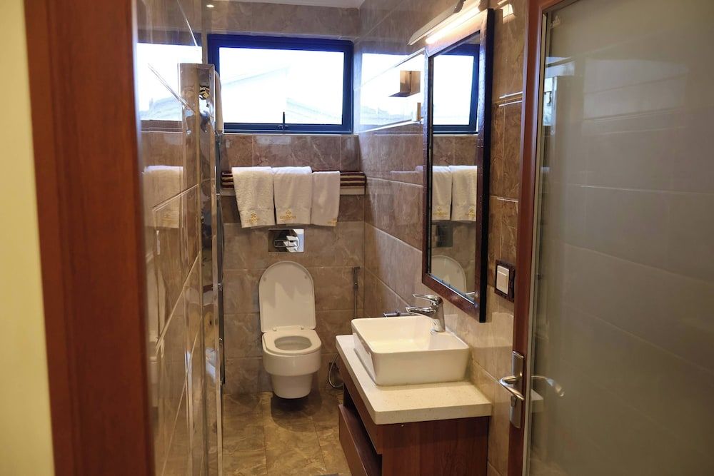 URBAN PARK SUITES HOTEL Junior Suite, 1 King Bed, City View 5