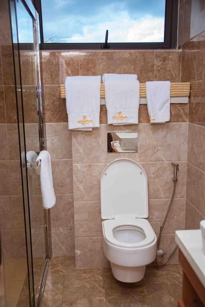 URBAN PARK SUITES HOTEL Deluxe Room, 1 King Bed, City View 6