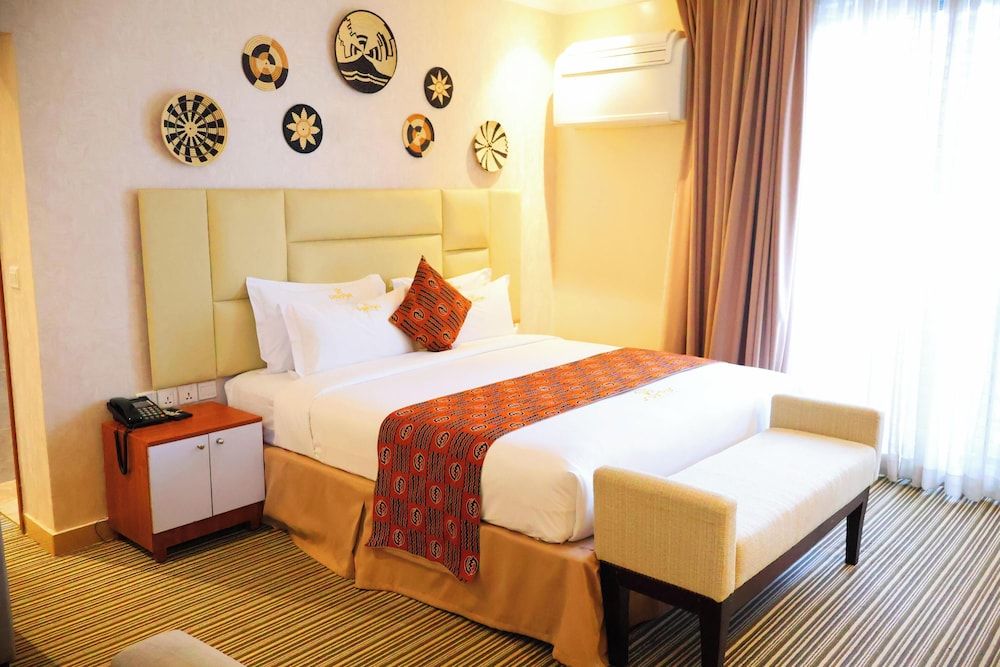 URBAN PARK SUITES HOTEL Deluxe Room, 1 King Bed, City View 2