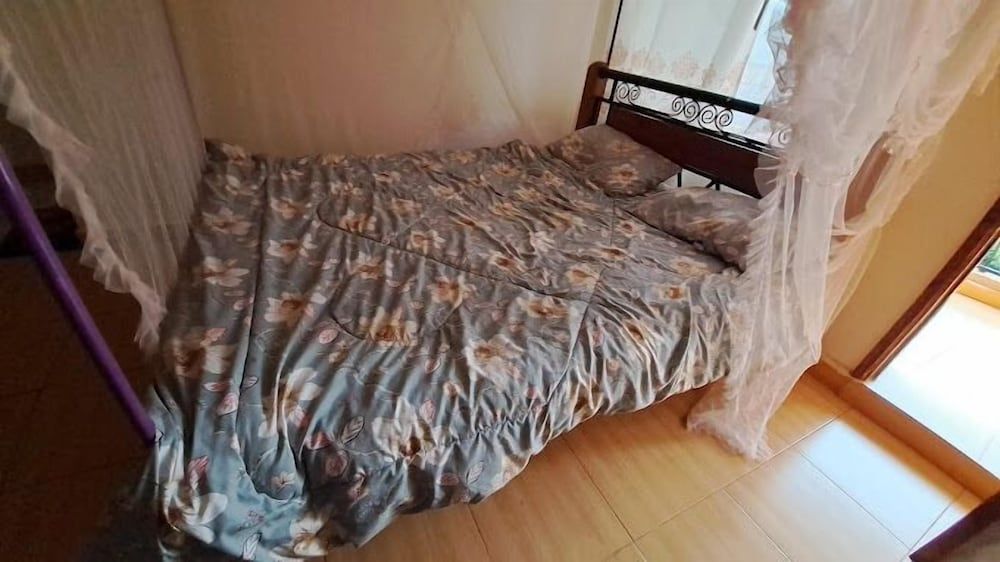 Hotel Bulleys Thika Deluxe Double Room, Garden View 2