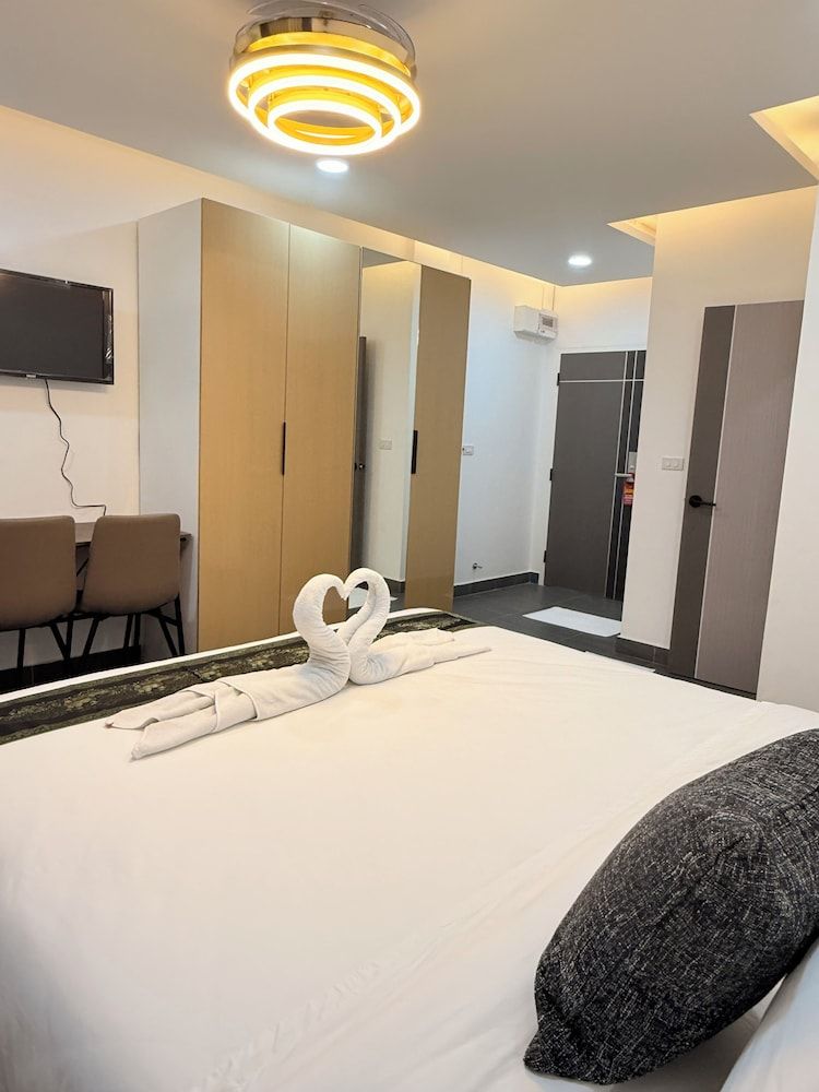 Velora Jomtien Residence Deluxe Double Room 2