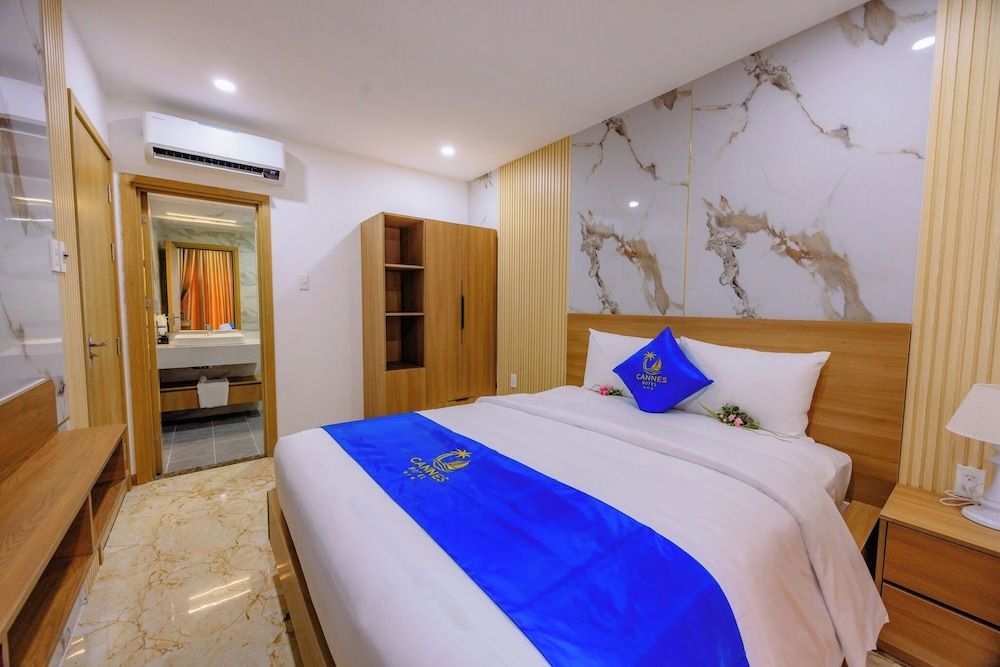 Cannes Hotel Junior Room