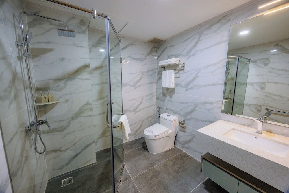 Cannes Hotel Junior Room 5