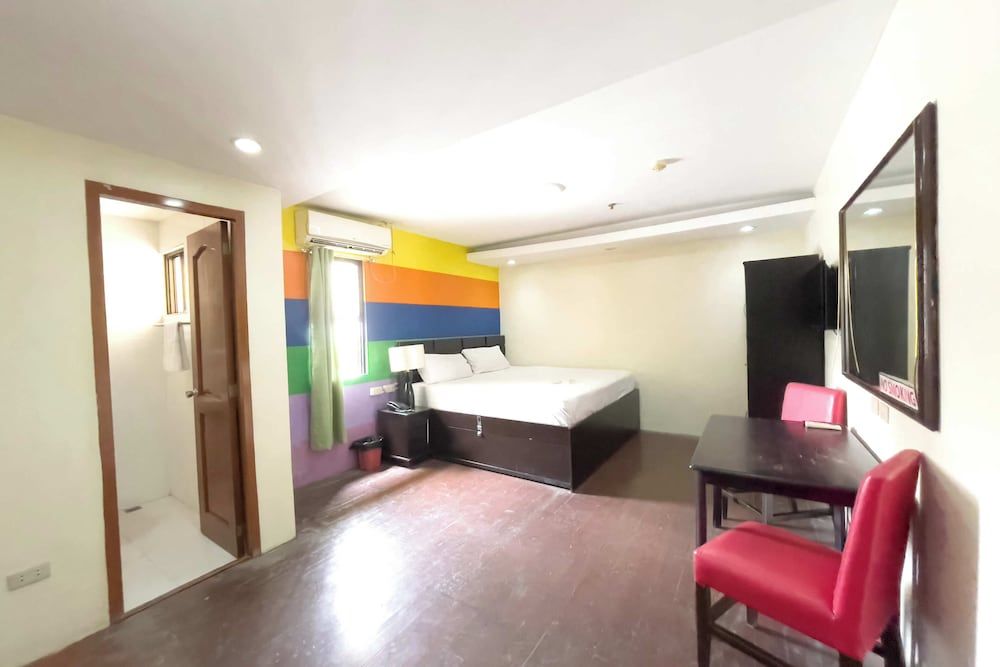 Fave Hotel Angeles City formerly Hotel America Deluxe Room 8