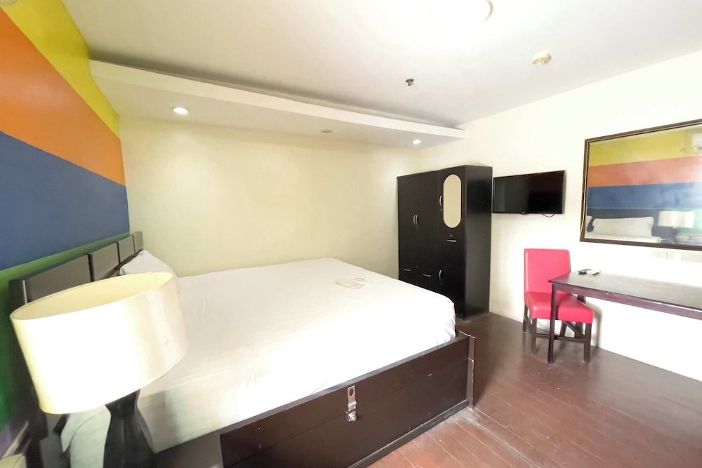 Fave Hotel Angeles City formerly Hotel America Deluxe Room 4